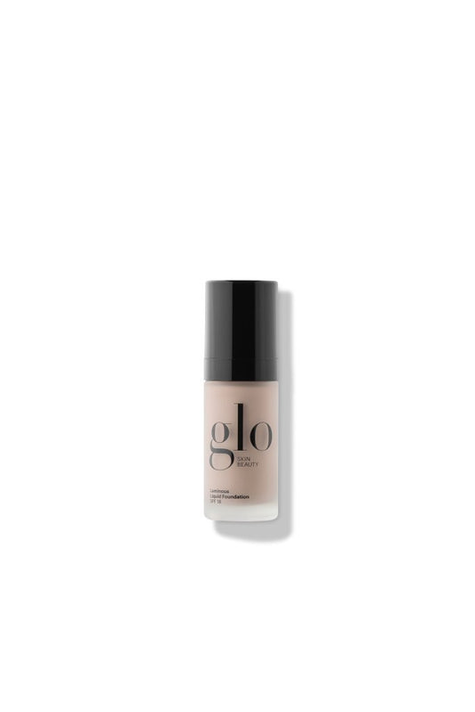 Glo Skin Beauty Luminous Liquid Foundation SPF 18 in de tint Alabaster