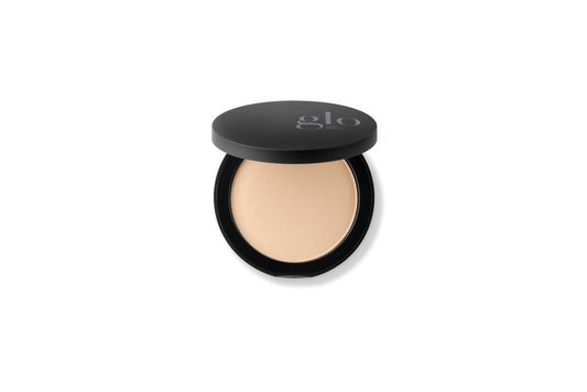 Glo Skin Beauty Pressed Base in de tint Natural Light