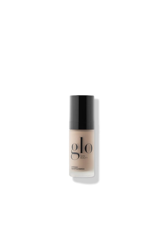Glo Skin Beauty Luminous Liquid Foundation SPF 18 in de tint Naturelle