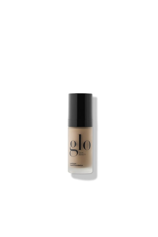 Glo Skin Beauty Luminous Liquid Foundation SPF 18 in de tint Tahini