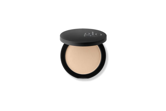 Glo Skin Beauty Pressed Base in de tint Natural Medium